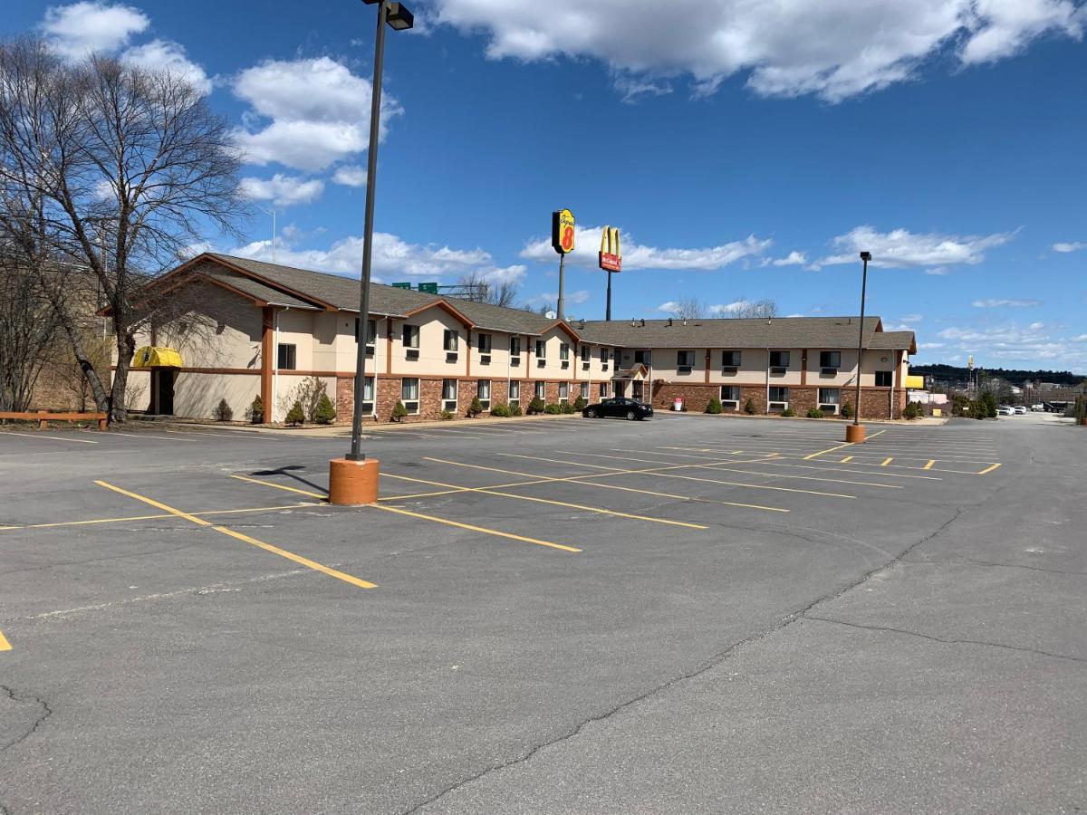Super 8 By Wyndham Tilton/Lake Winnipesaukee Esterno foto